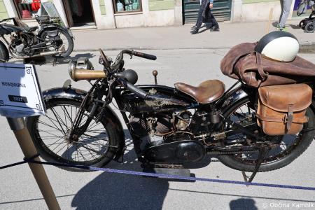 Mednarodna revija starodobnikov v Kamnik privabila ljubitelje klasičnih vozil (57)